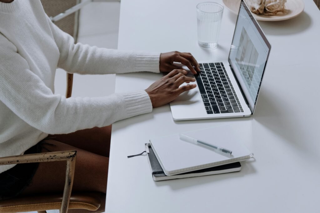 WhatsApp and Telegram chatbots for SMEs: 5 use cases and real ROI in 2026